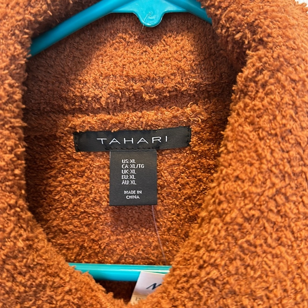 Super soft Tahari Jacket - Picture 2 of 4